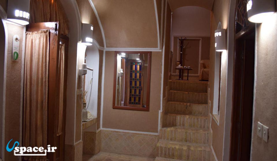 نمای ورودی سوئیت 4 تخته هتل کاروانسرای مشیر یزد